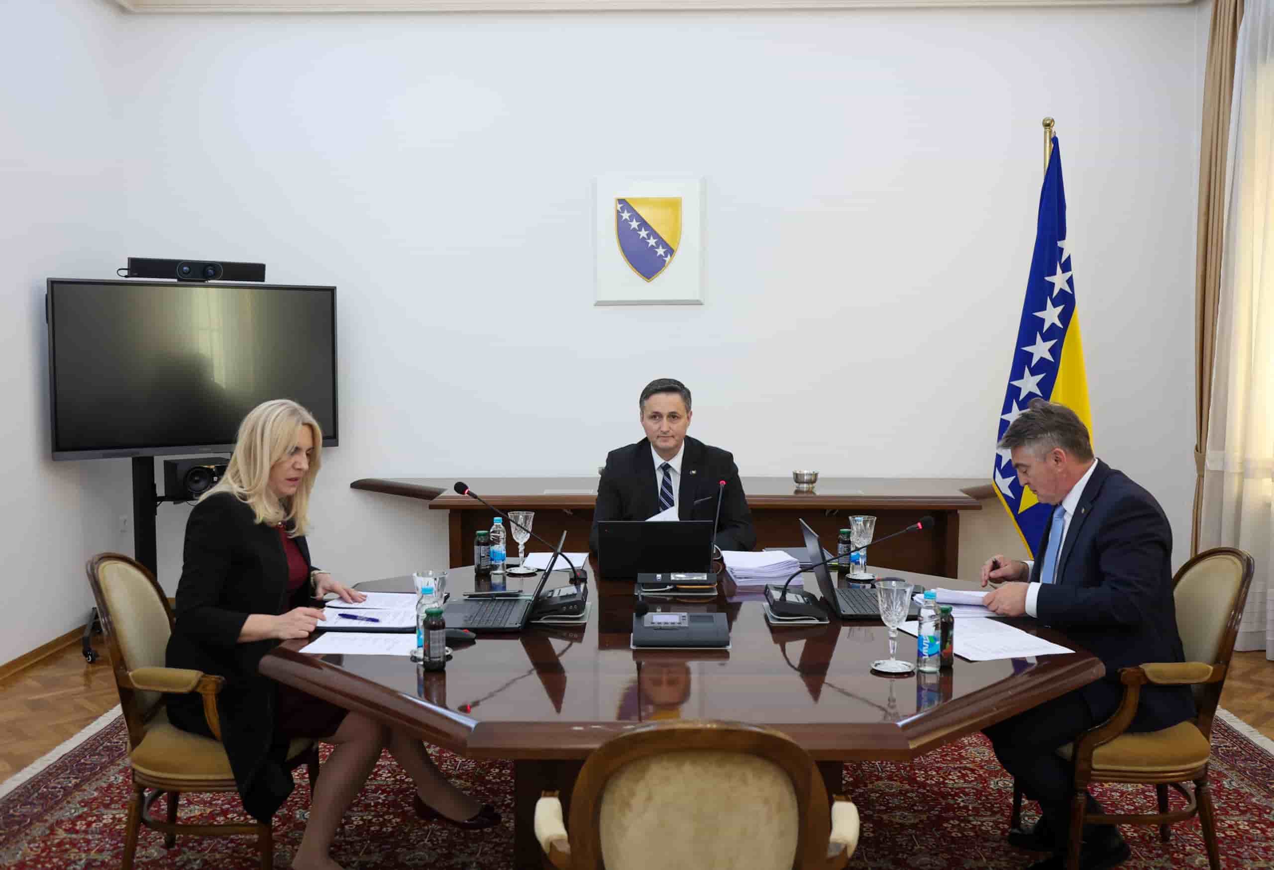 Članovi Predsjedništva BiH uputili čestitke povodom Uskrsa