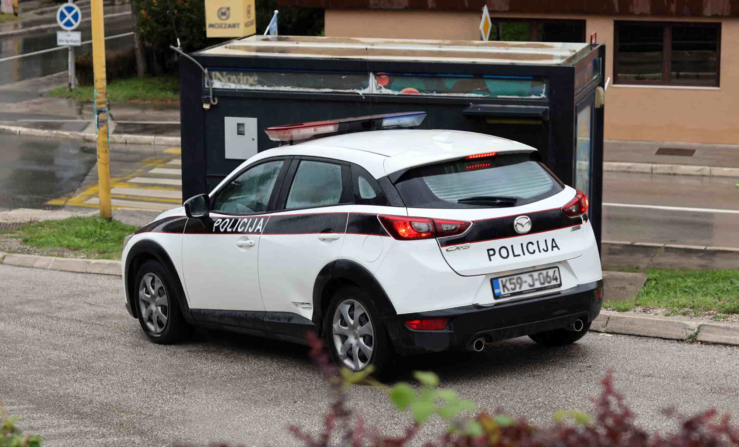 MUP ZDK: Krađa iz poljoprivredne apoteke u Zavidovićima