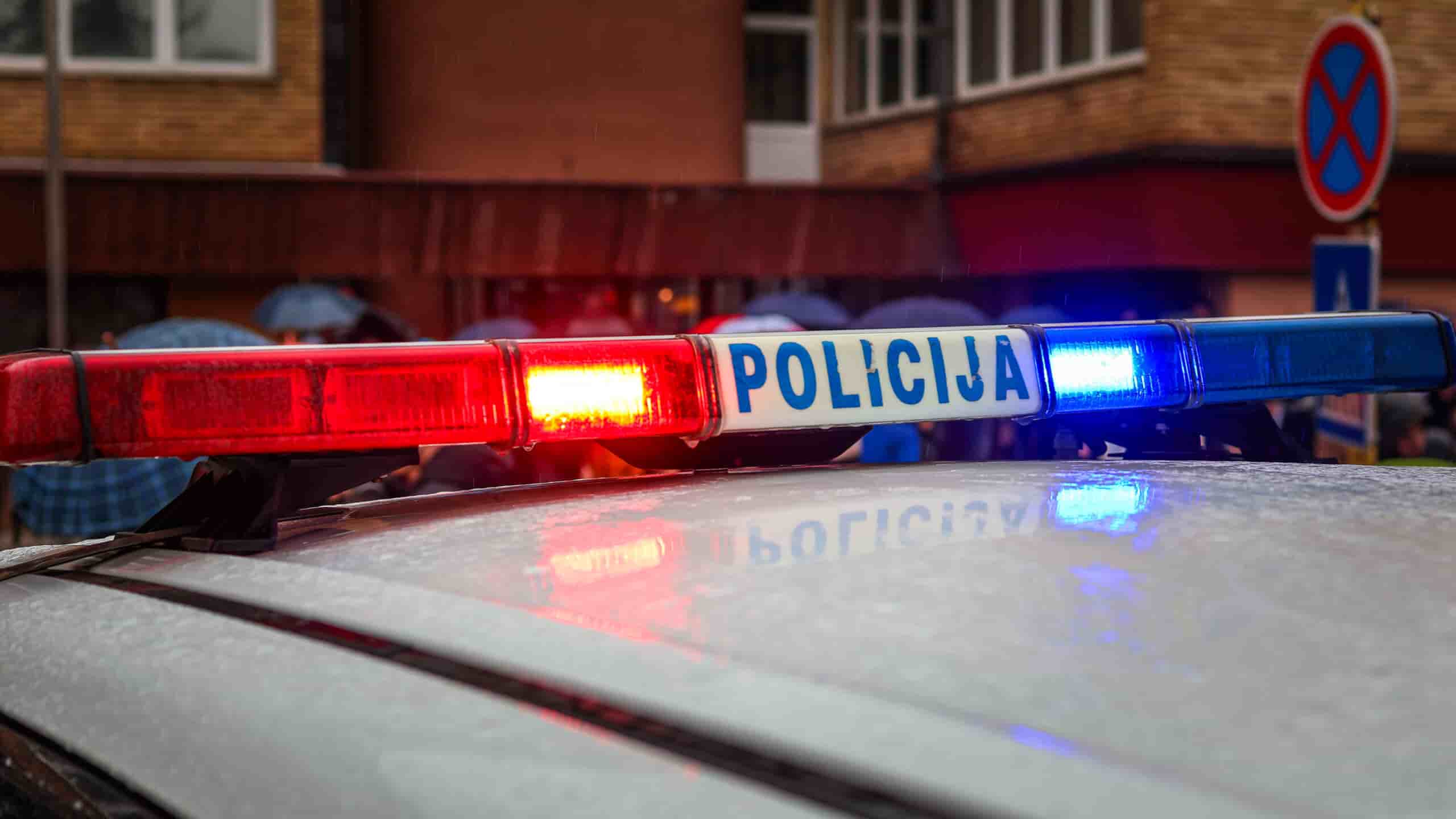 MUP ZDK: Proteklog vikenda kažnjeno 106 vozača zbog korištenja mobilnog telefona tokom vožnje