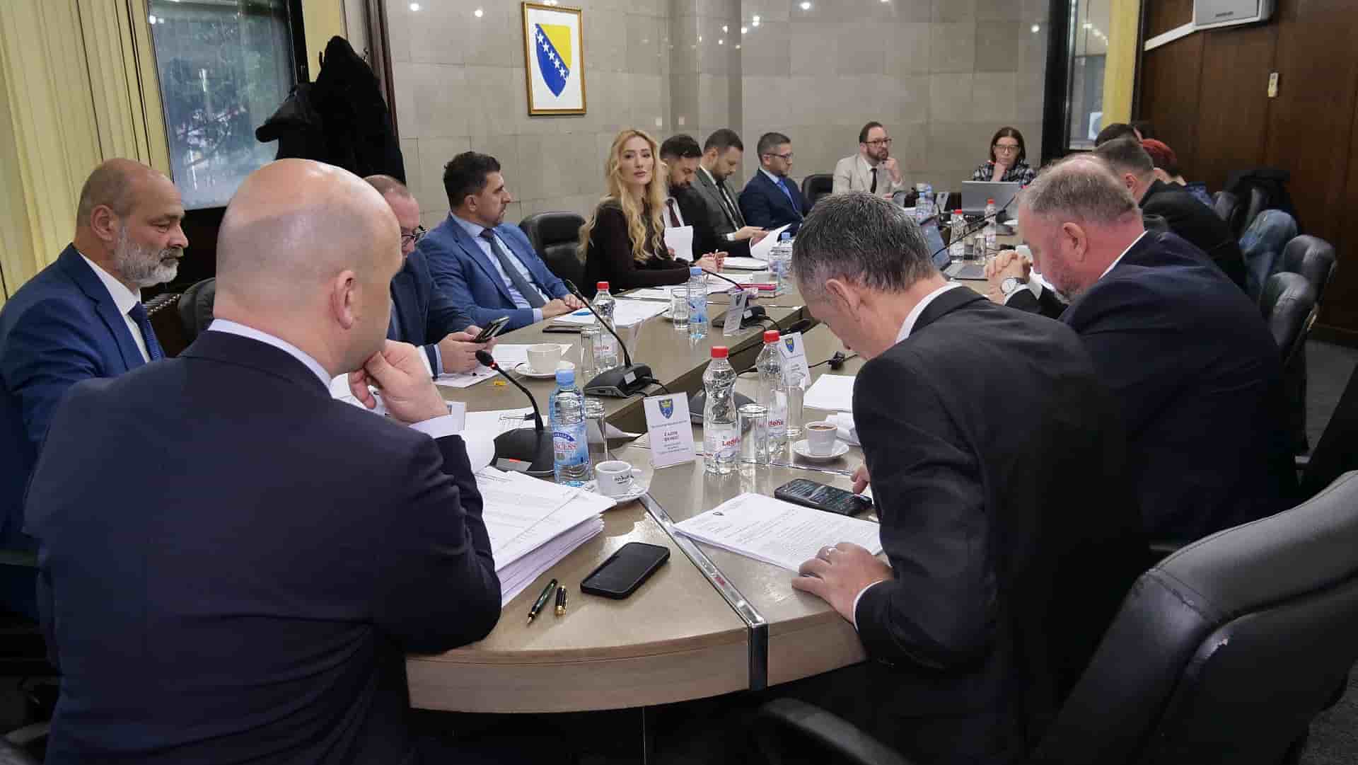 Zaposlenim na Budžetu ZDK novogodišnja naknada od 250 KM