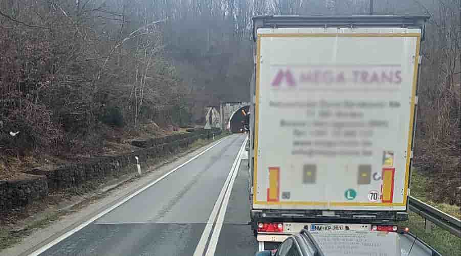 Saobraćajna nezgoda na M-17 u tunelu Karaula