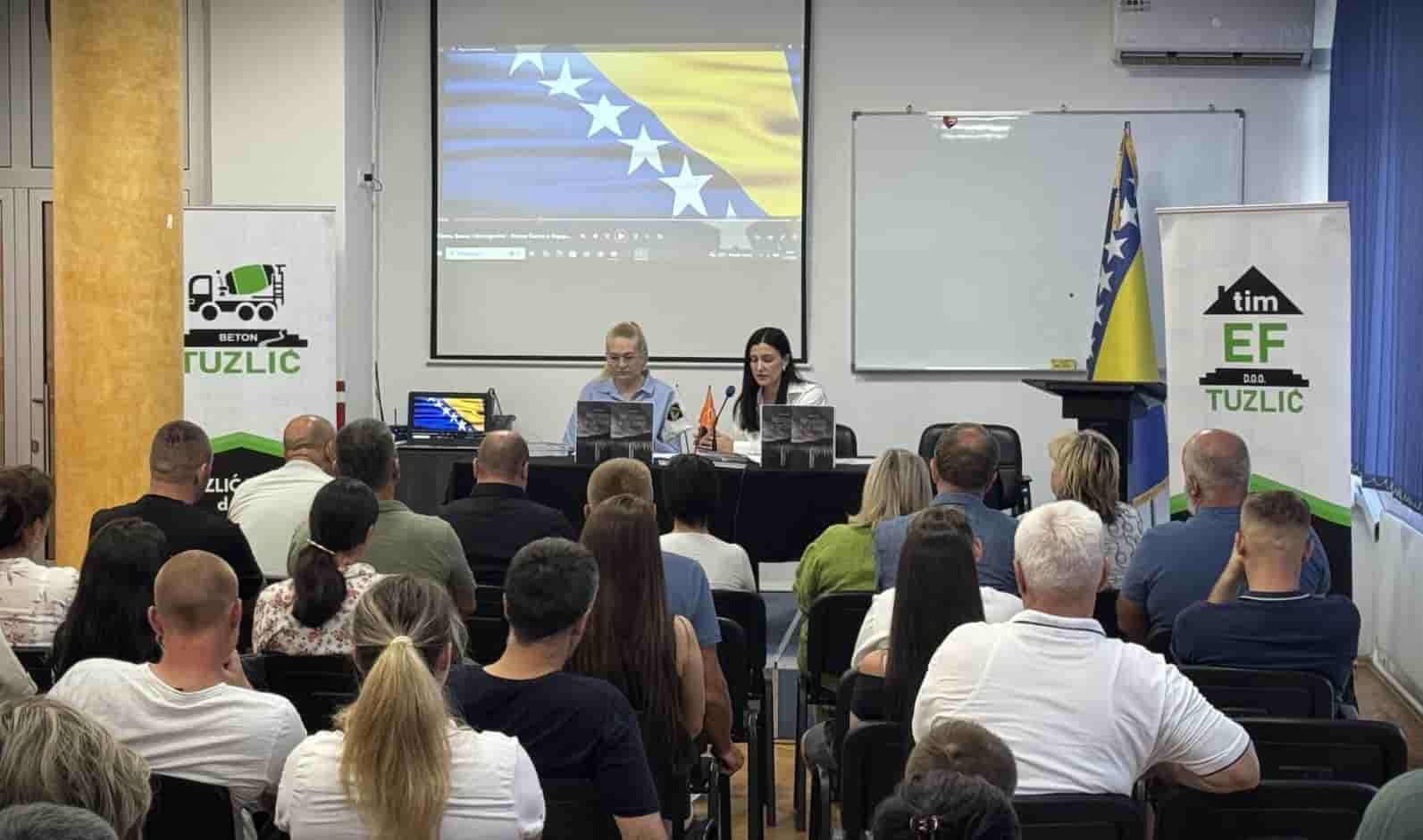 Prošle večeri u Zavidovićima promovisana knjiga „Znaš li ti otkad mi tebe čekamo?“