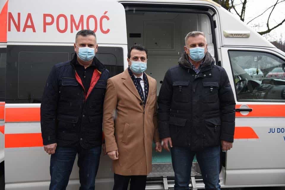 Privrednik Esad Semić donirao sanitetsko vozilo Domu zdravlja Visoko