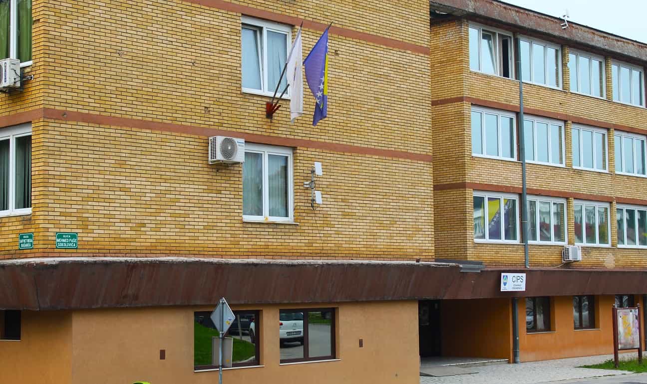 Otkazana vanredna sjednica Gradskog vijeća Zavidovići na kojoj se trebalo raspravljati o prodaji lokomotive