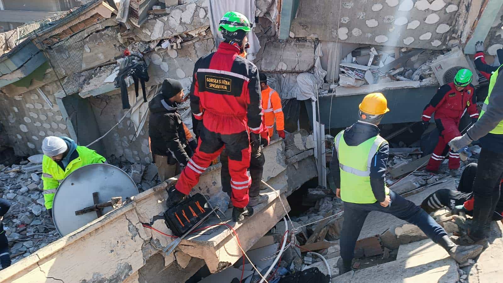 Spasilački tim iz BiH uspješno izvukao muškarca koji je proveo 80 sati ispod ruševina