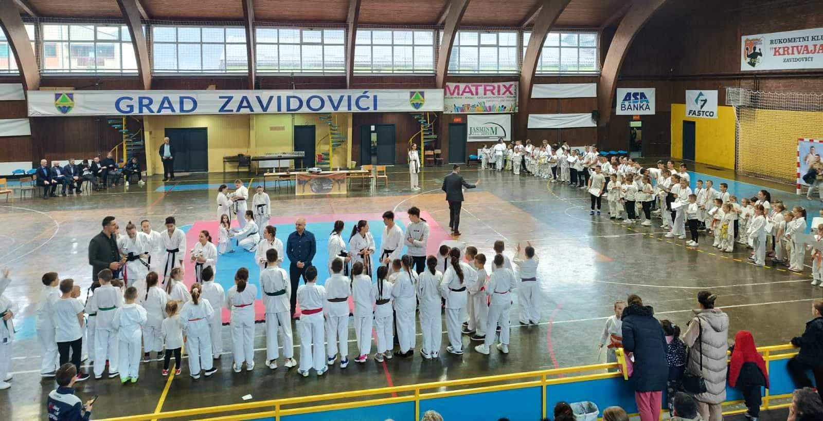 U Zavidovićima 250 mladih karatista Leoparda učestvovalo u polaganju za učenička zvanja