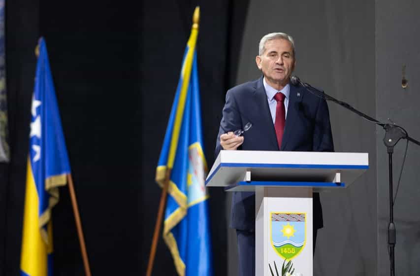 Božićno-novogodišnja čestitka općinskog načelnika Zovke