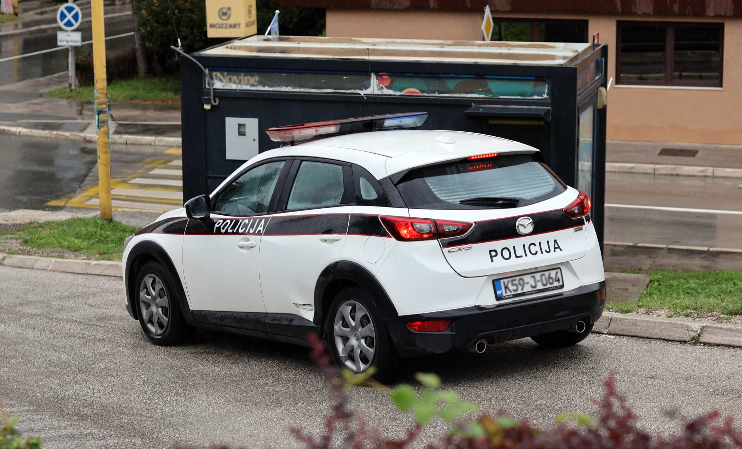 MUP ZDK: Krađa iz poljoprivredne apoteke u Zavidovićima