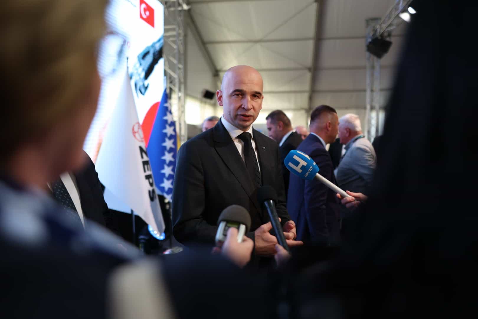 Kantonalni premijer uputio čestitku vjernicima povodom Uskrsa i Vaskrsa