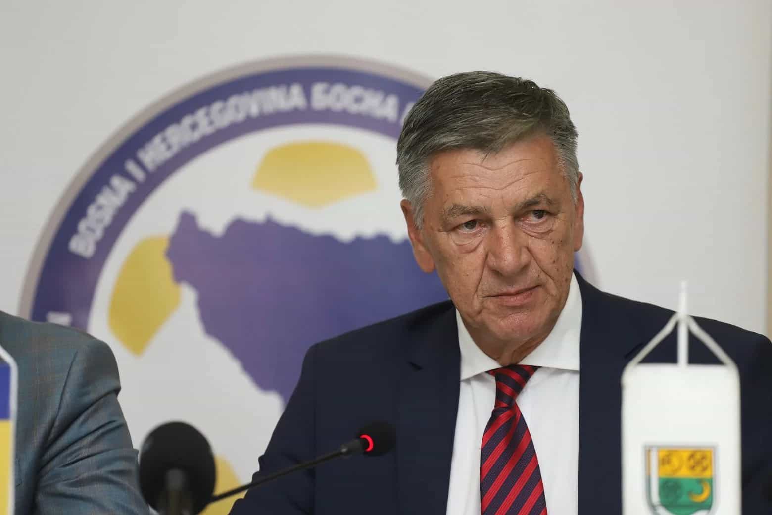 Božićna čestitka gradonačelnika Kasumovića