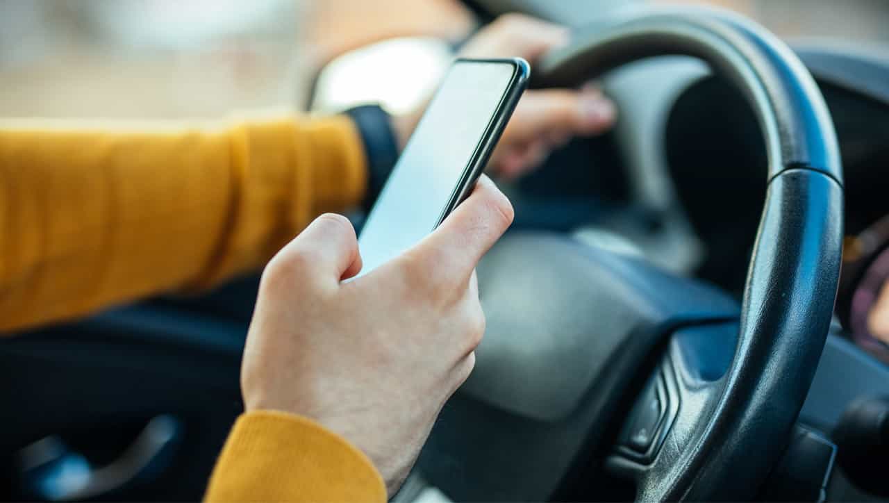 MUP ZDK: Zbog korištenja mobitela sankcionisan 101 vozač