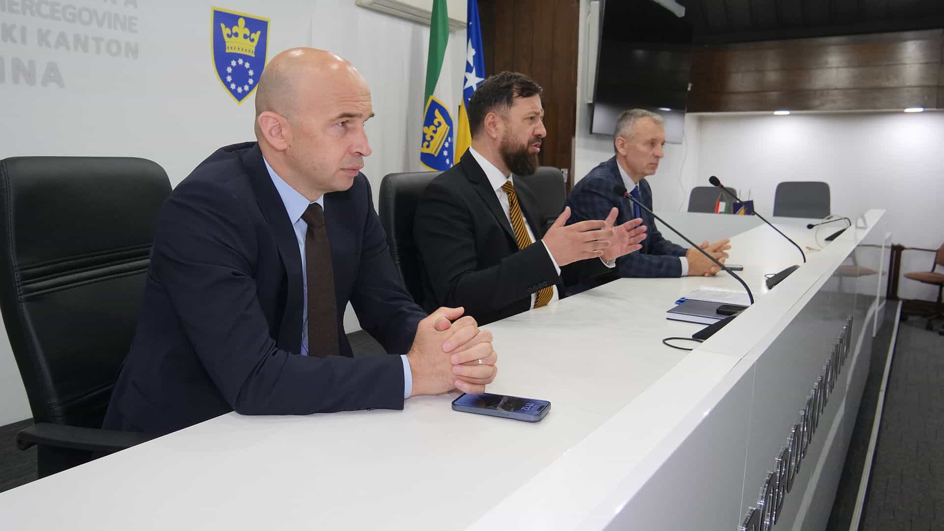Premijer ZDK i ministar obrazovanja uputili čestitku povodom Svjetskog dana učitelja