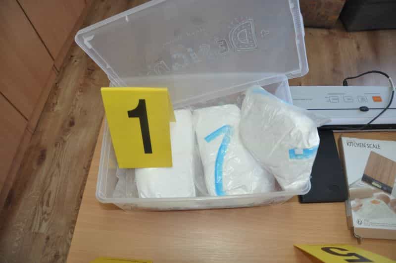 Policij u Tešnju pronašla više od tri kilograma droge i dvije eksplozivne naprave