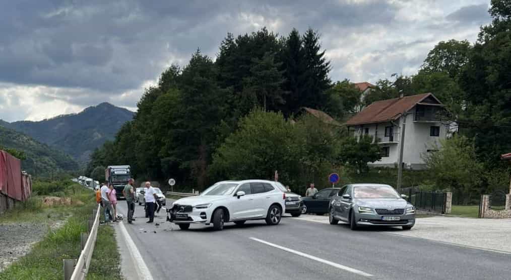 Saobraćajna nezgoda u Žepču, formirane velike kolone