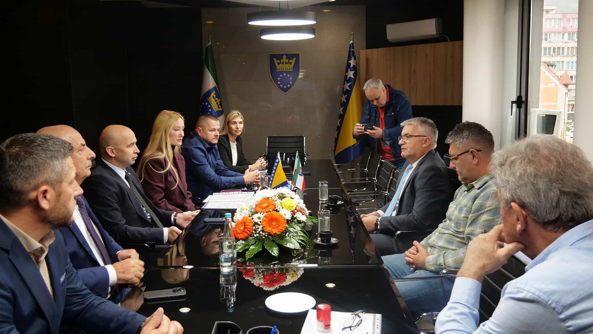 Potpisane izmjene kolektivnog ugovora: Zdravstvenim radnicima u ZDK povećane plaće za 10 posto
