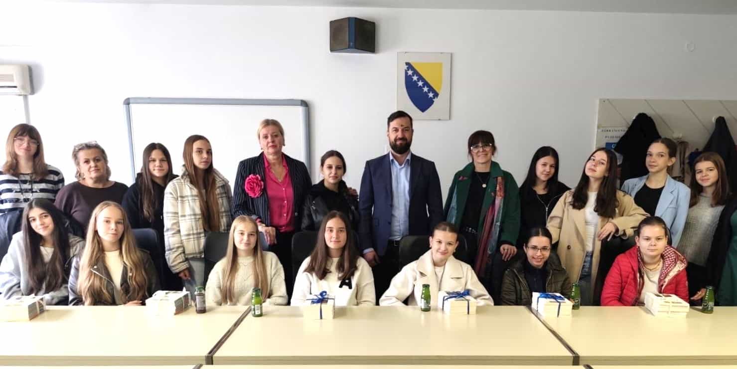 Posjeta učenika i predstavnika Galerije Preporod Ministarstvu za obrazovanje, nauku, kulturu i sport ZDK