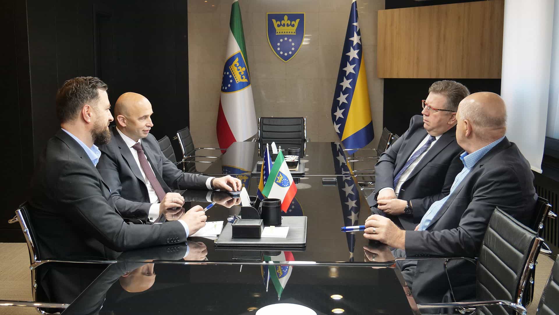 Potpisane izmjene i dopune Kolektivnog ugovora za djelatnost  osnovnog i srednjeg obrazovanja u ZDK-u