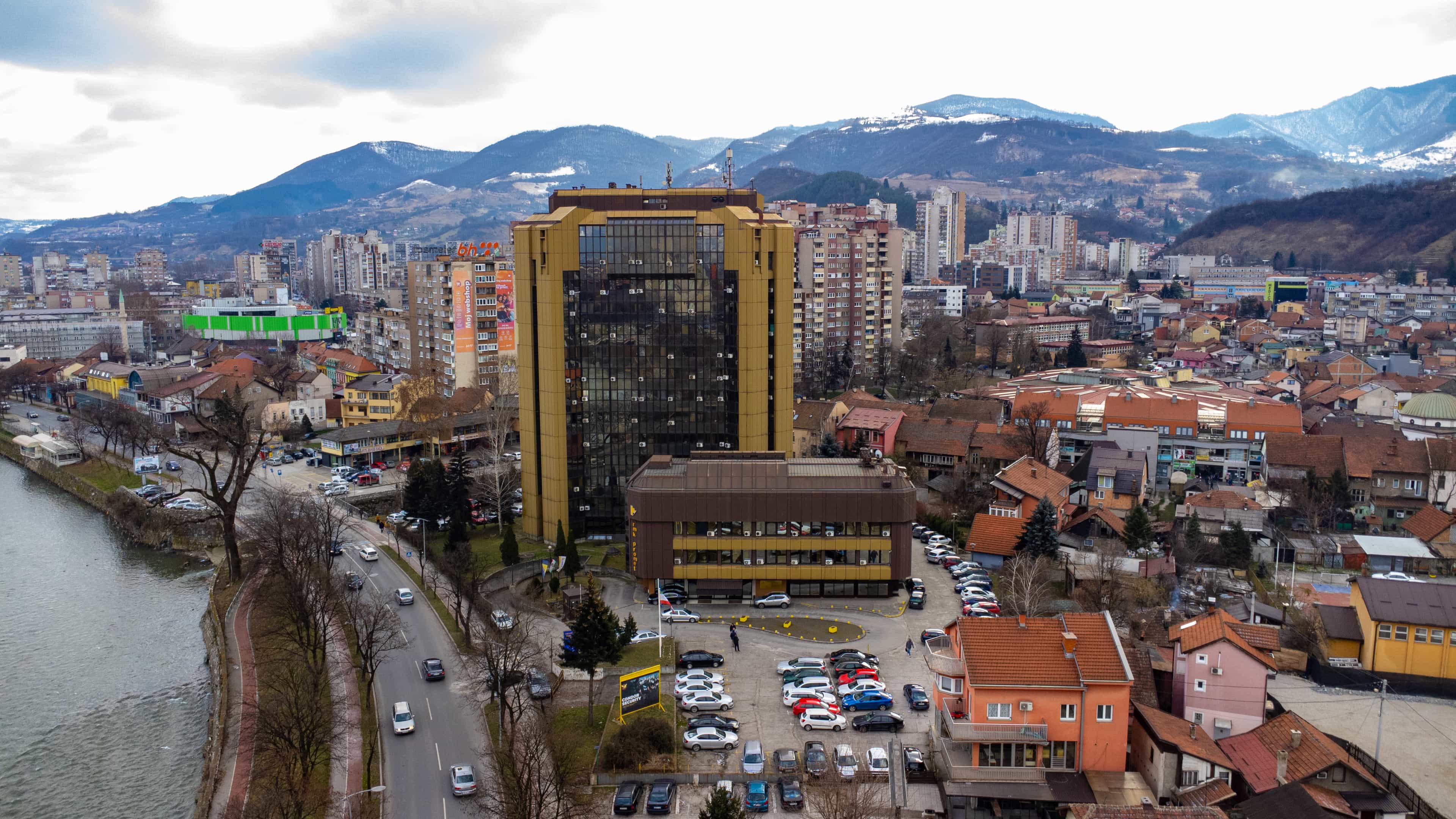 Aktivno više oglasa za državne službenike pri ministarstvima i stručnim službama u ZDK