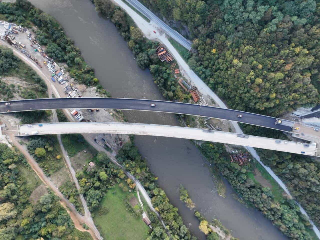 Počelo asfaltiranje autoputa na dionici Vranduk – Ponirak
