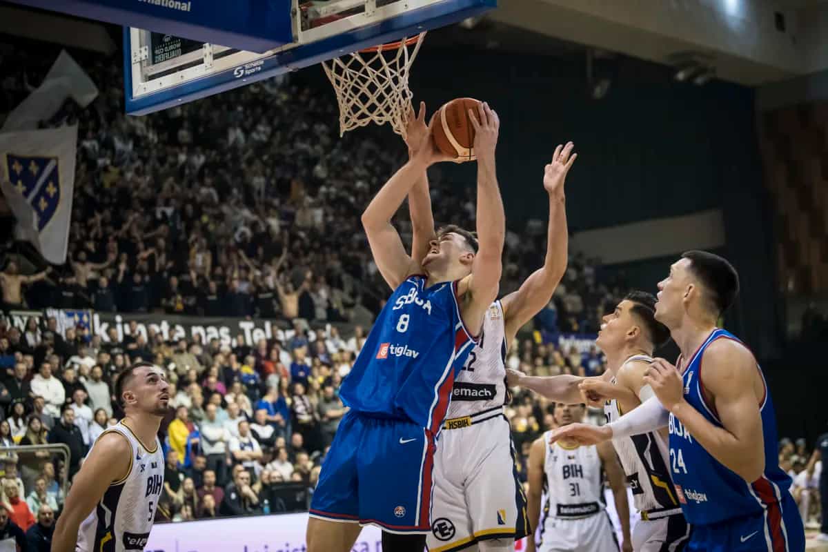 Tijesna pobjeda košarkaša Srbije protiv BiH u Skenderiji