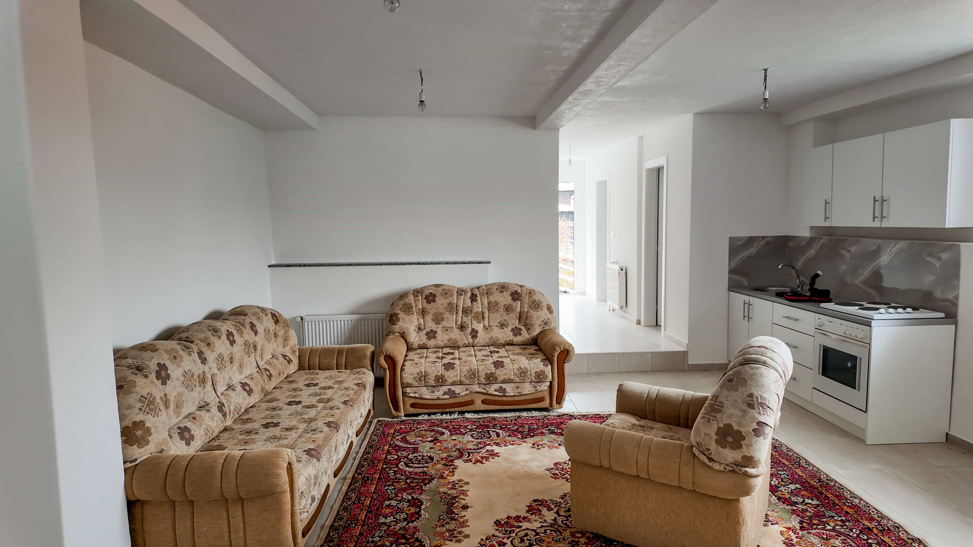 Oglas: Iznajmljuje se sprat kuće u prigradskom naselju u Zavidovićima