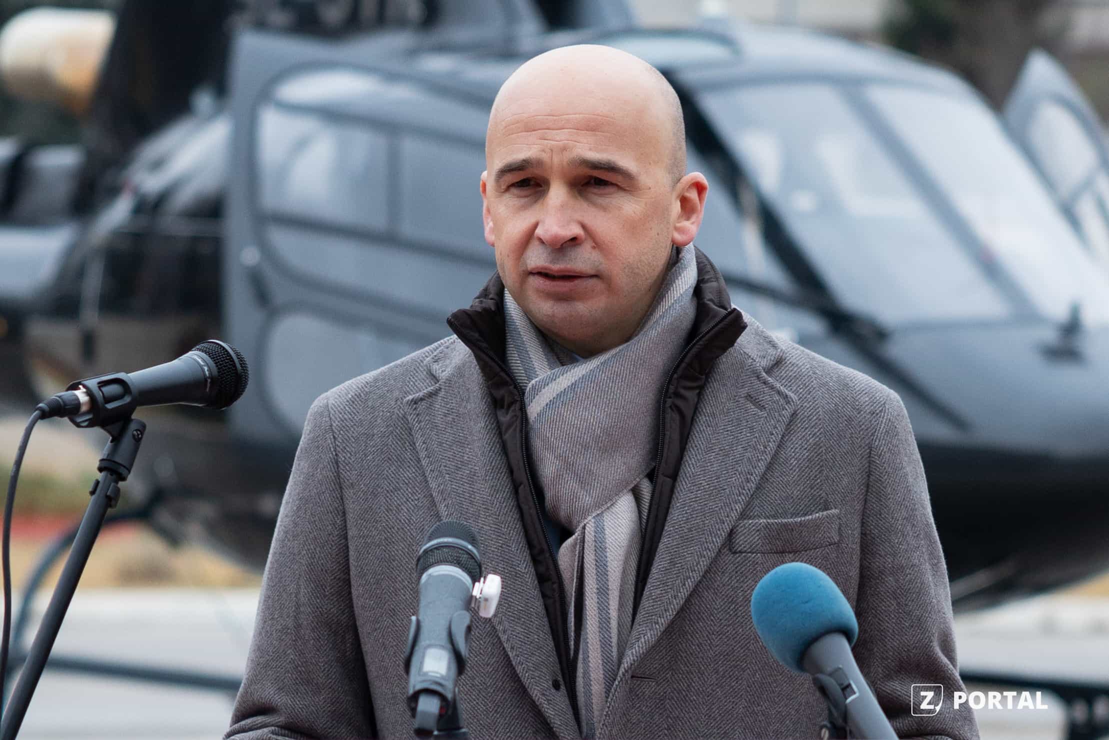 Božićna čestitka kantonalnog premijera Pivića