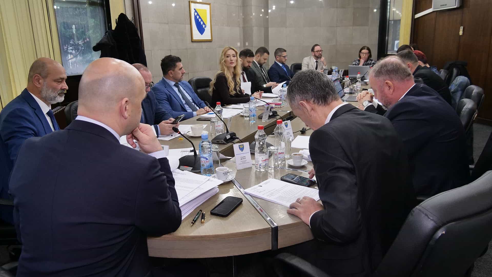 Zaposlenim na Budžetu ZDK novogodišnja naknada od 250 KM