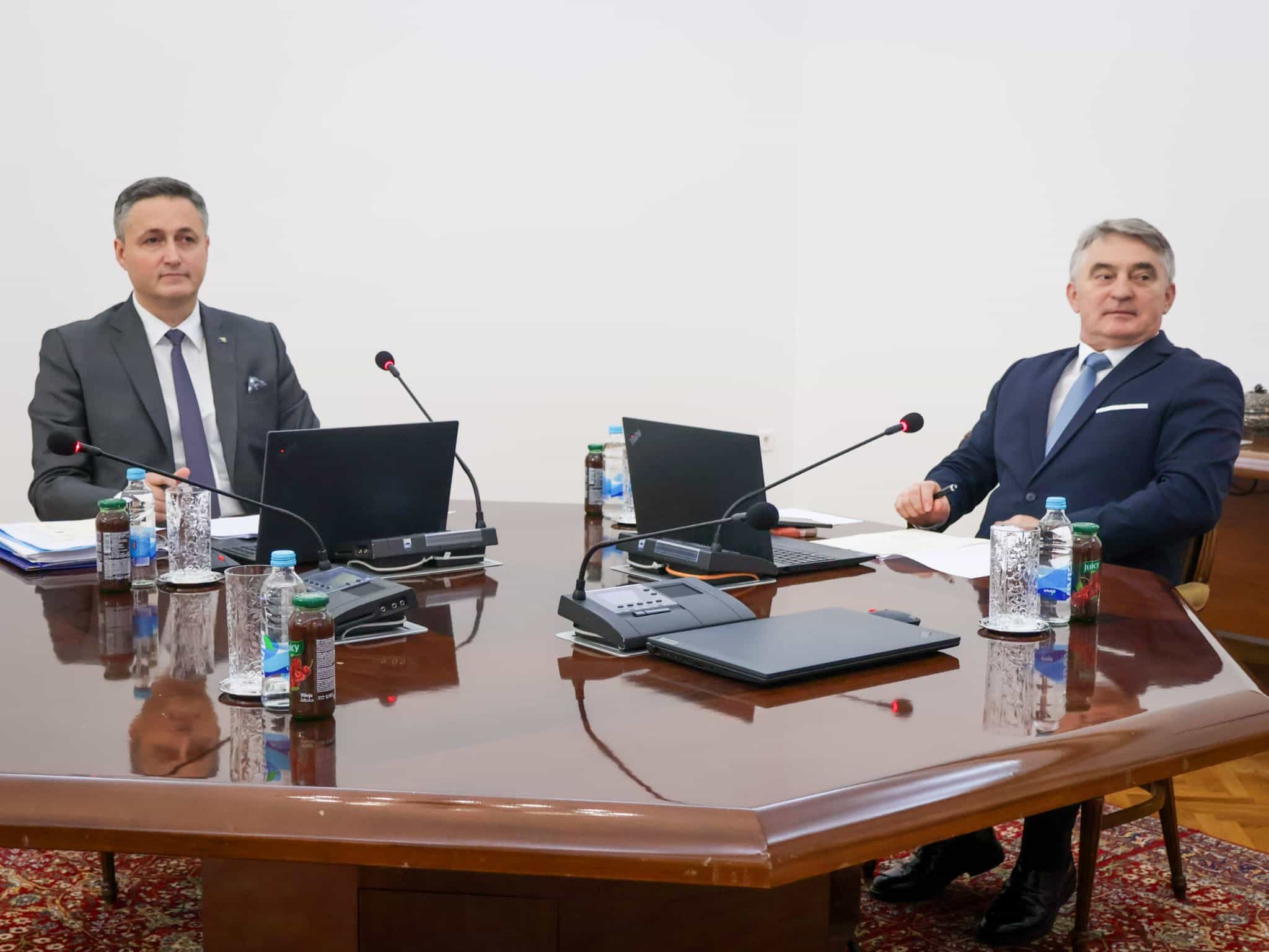 Komšić i Bećirović izglasali zaključke o BHRT-u, traže prinudnu naplatu od RTRS-a