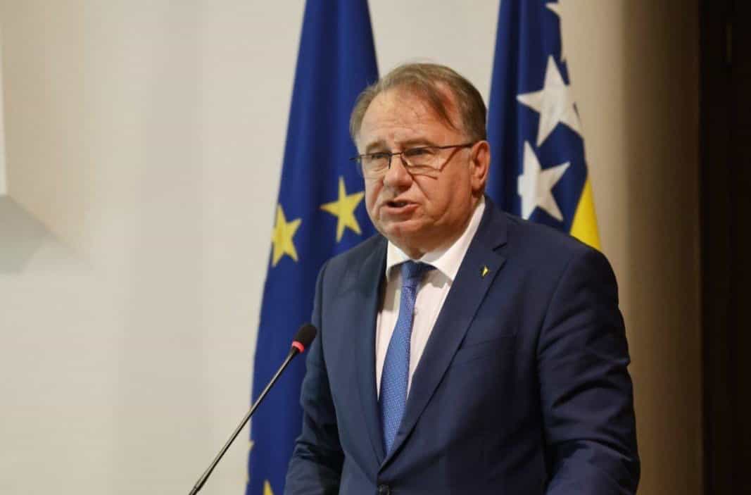 Božićna čestitka federalnog premijera Nikšića