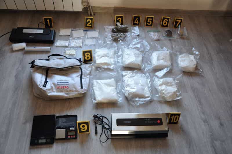 Policija u Tešnja prilikom pretresa pronašla i oduzela 7,3 kg opojne droge