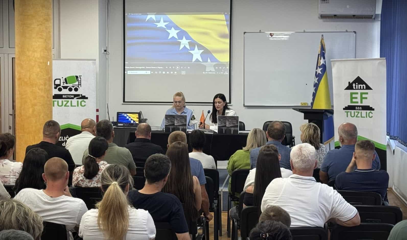 Prošle večeri u Zavidovićima promovisana knjiga „Znaš li ti otkad mi tebe čekamo?“