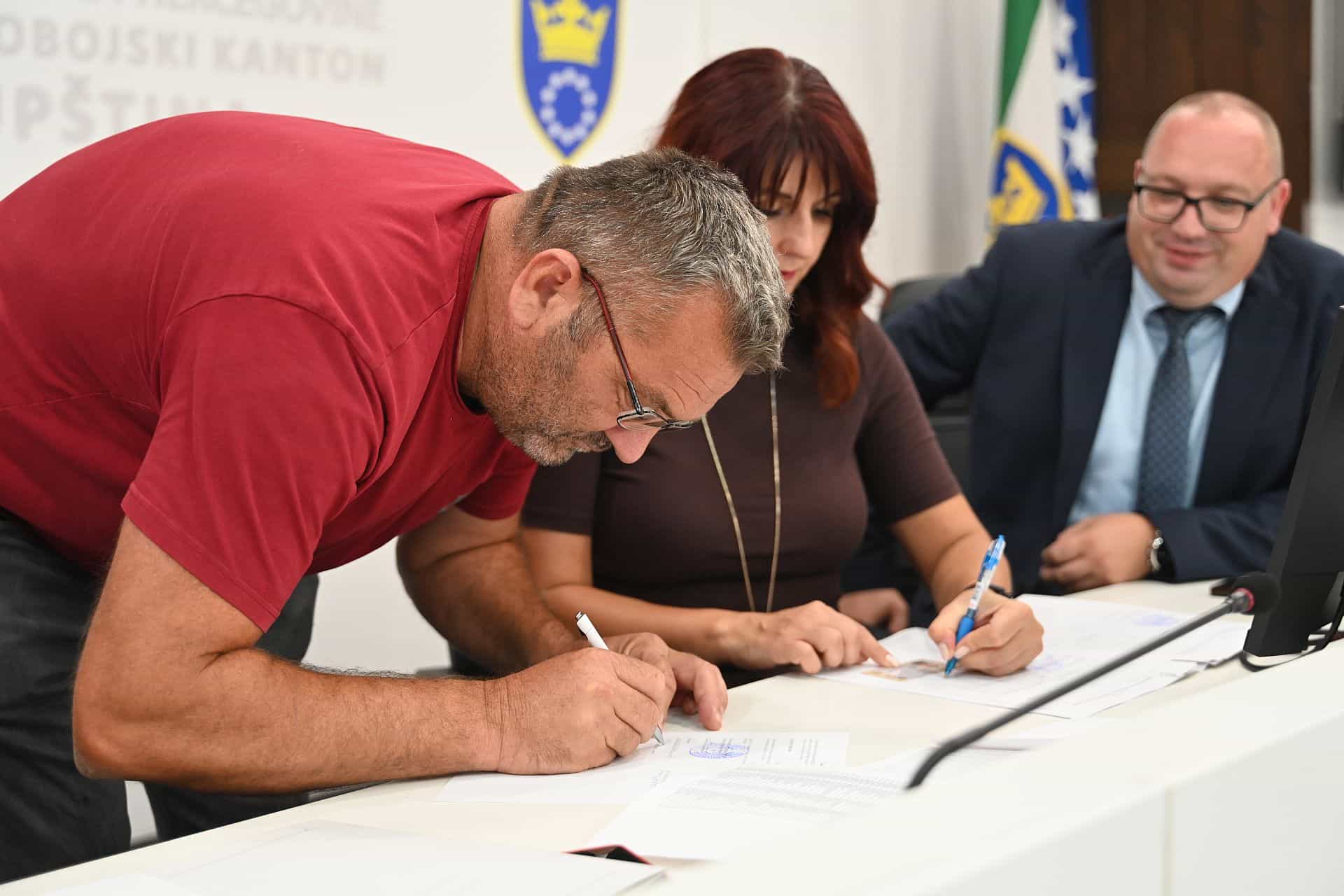 Potpisani ugovori o dodjeli poticaja za 94 korisnika Programa “Biznis plus”