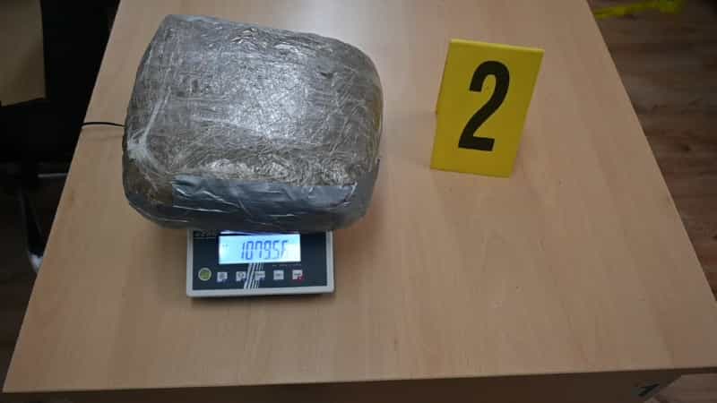 Policija u Tešnju pronašla 1,4 kg droge: Jedno lice lišeno slobode, a za drugim se traga