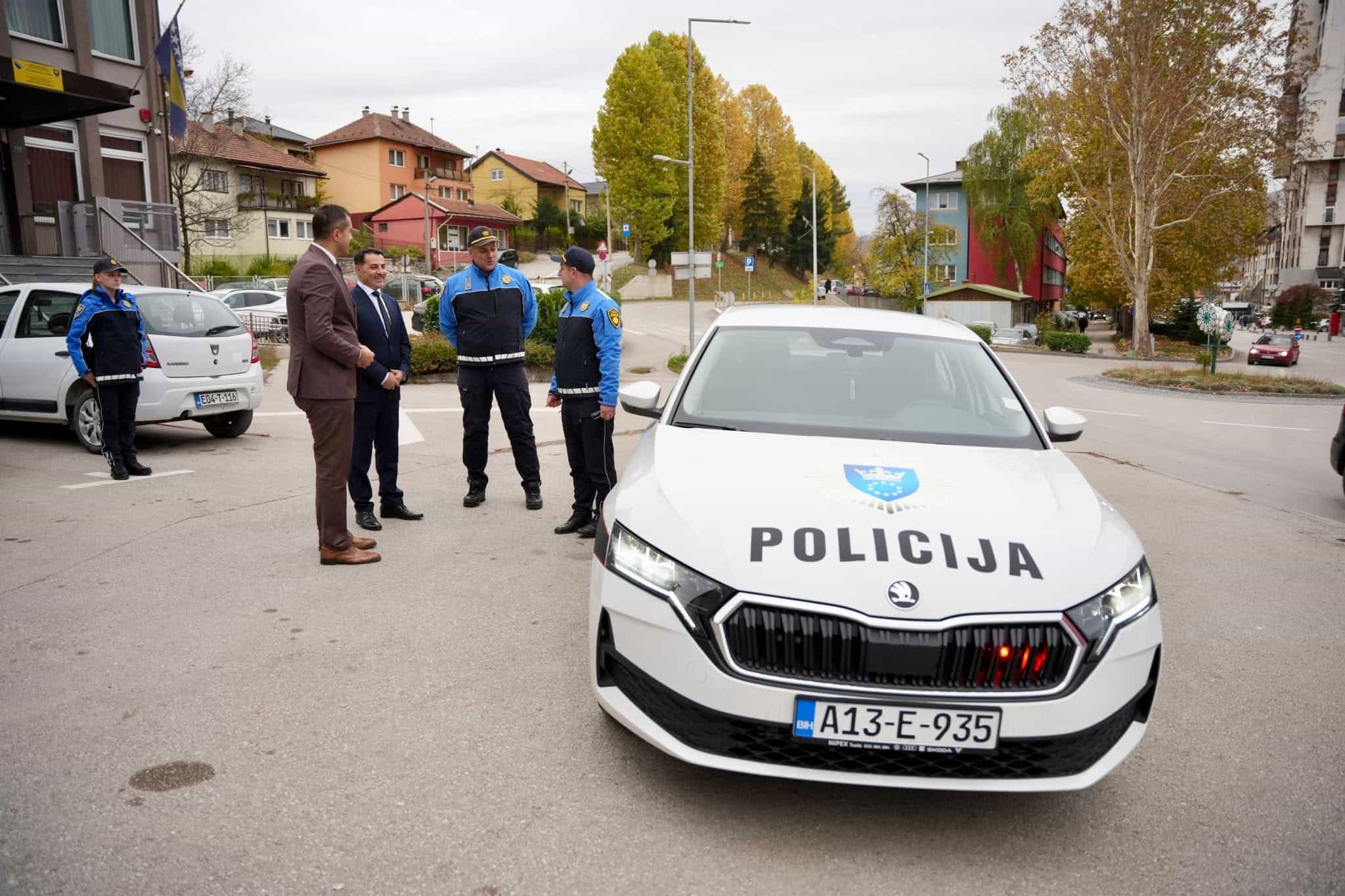 Izvršena primopredaja policijskih vozila specijalnoj policiji i stanicama u Visokom i Kaknju