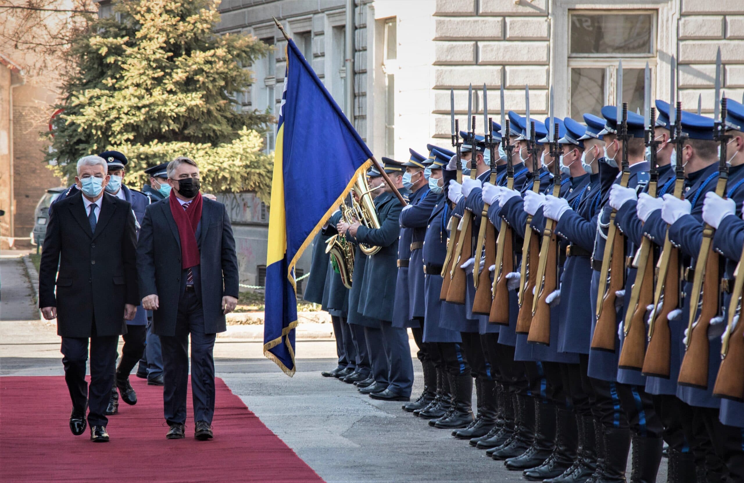 Komšić i Džaferović uputili čestitku građanima povodom Dana nezavisnosti