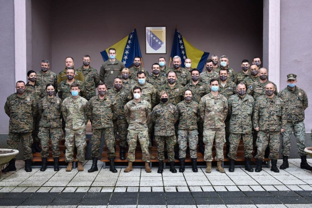 Specijalisti Vojske SAD-a obučavaju pripadnike OS BiH na kursu komandovanja