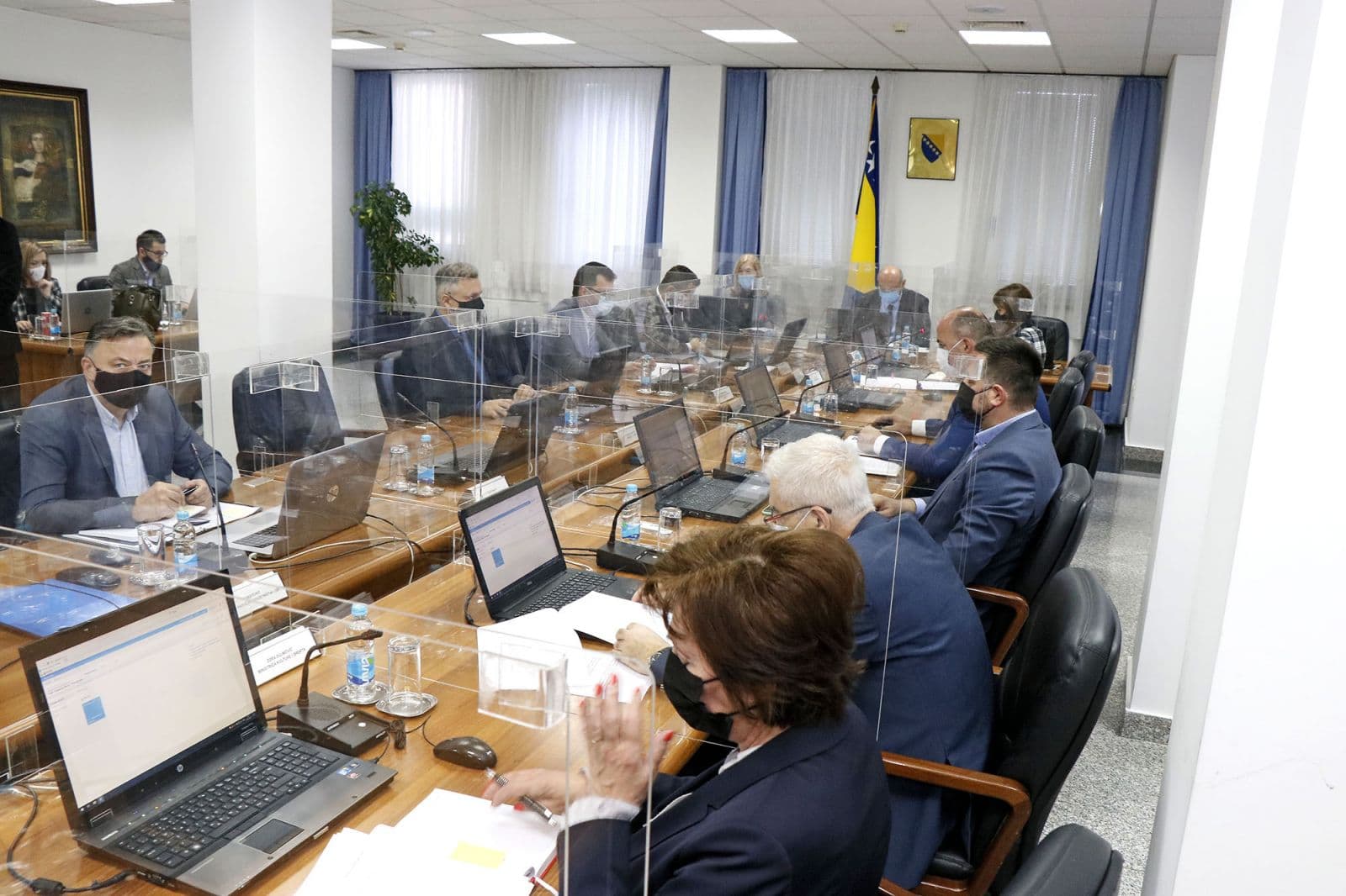 Sjednica Vlade FBiH: Vladama kantona dozvoljeno uvođenje restriktivnijih mjera
