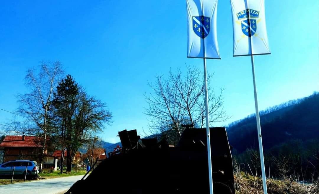Srpski povratnici zatražili izmještanje spomenika ARBiH na putu Maglaj – Zavidovići
