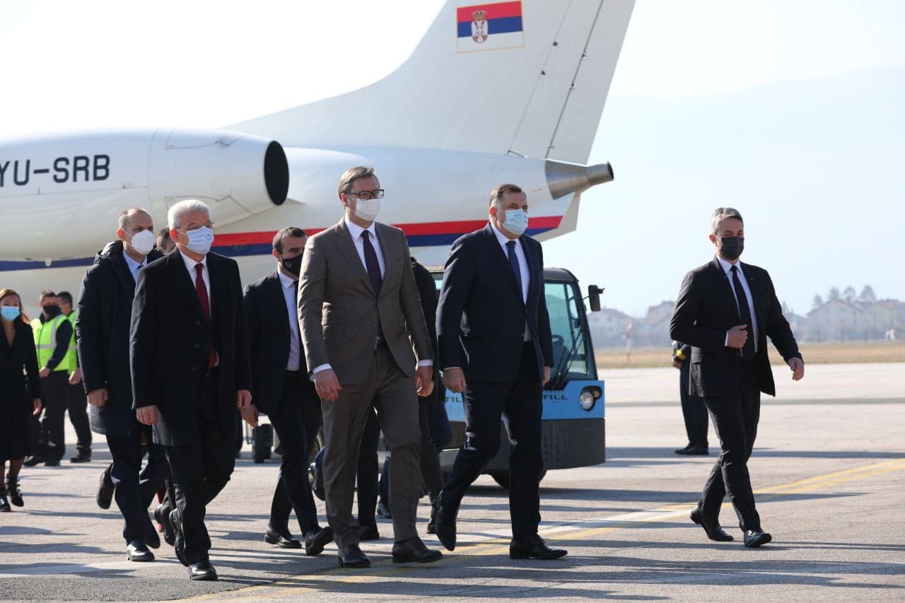 Vučić donio indijske vakcine u BiH: Članovi Predsjedništva BiH zahvalni za donaciju