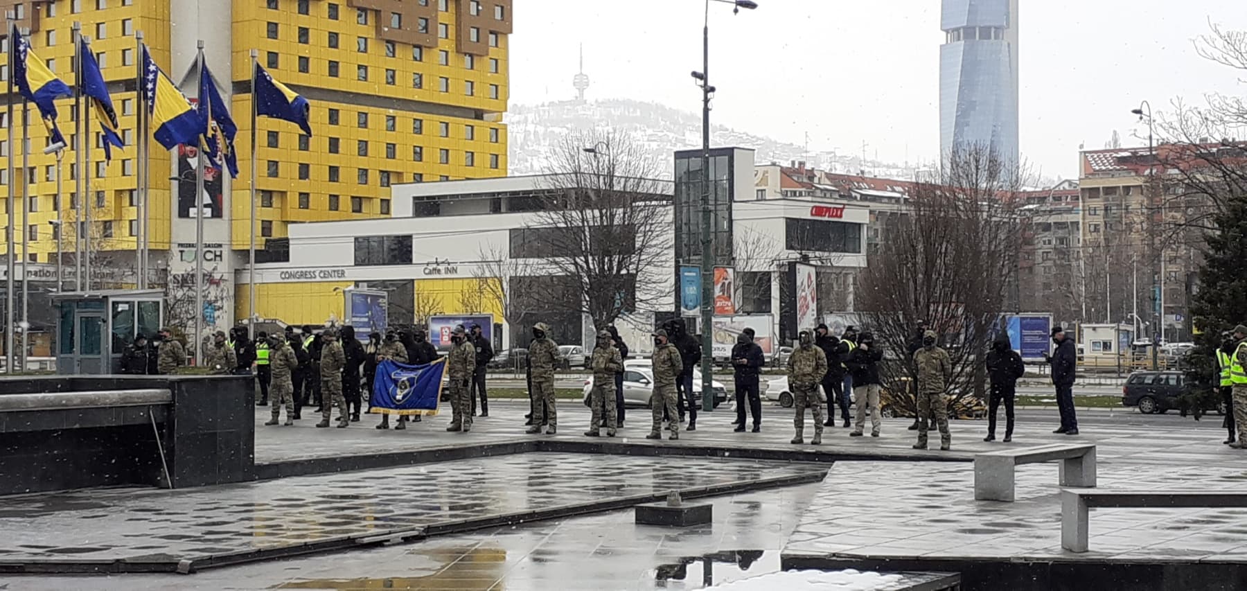 Protest uposlenika SIPA-e i Granične policije pred zgradom Vijeća ministara