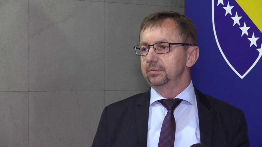 Ministar Kozlić o povratku učenika u školske klupe