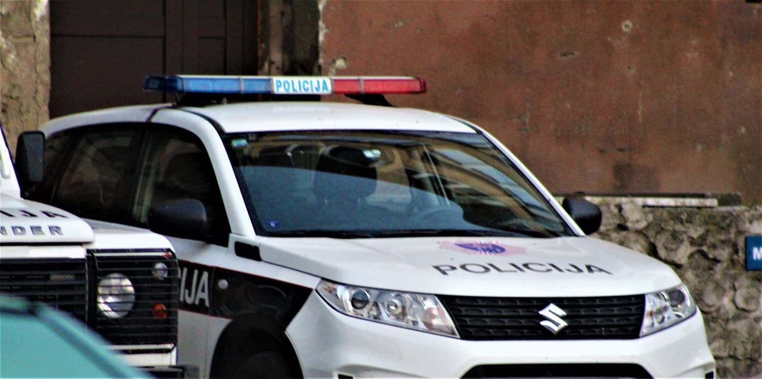 MUP ZDK: U Zavidovićima nelegalan prijevoz ogrijevnog drveta, u Maglaju pronađen speed