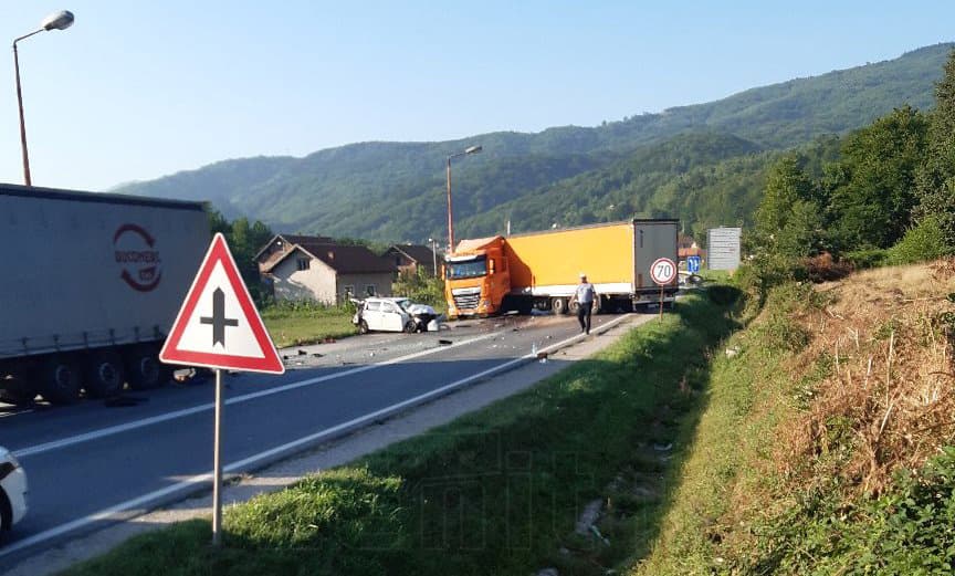 U teškoj saobraćajnoj nesreći kod Žepča povrijeđena jedna osoba