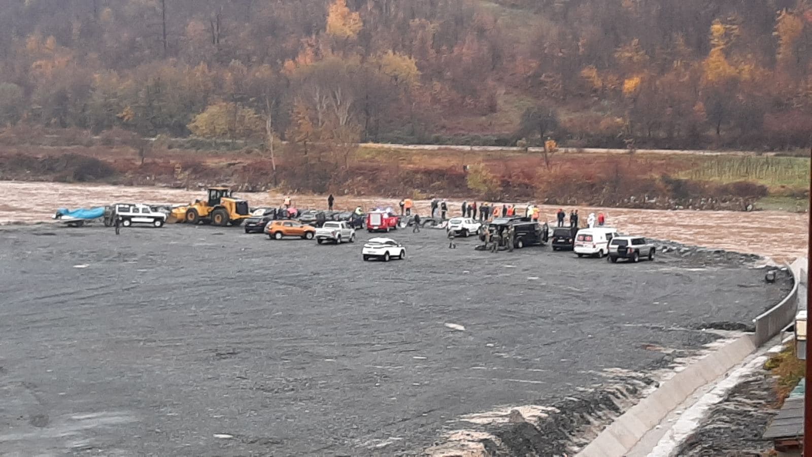 Dvojica radnika pala u nabujalu rijeku Bosnu, u toku potraga za njima