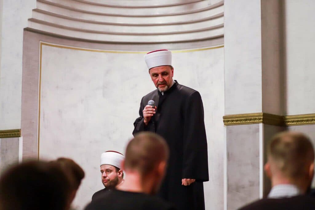 Bajramska čestitka glavnog imama MIZ Zavidovići Izeta ef. Čamdžića