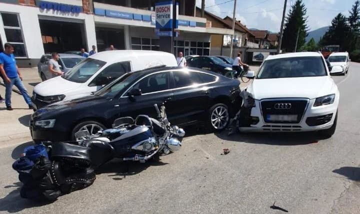 Sudar dva automobila i motocikla u Zavidovićima