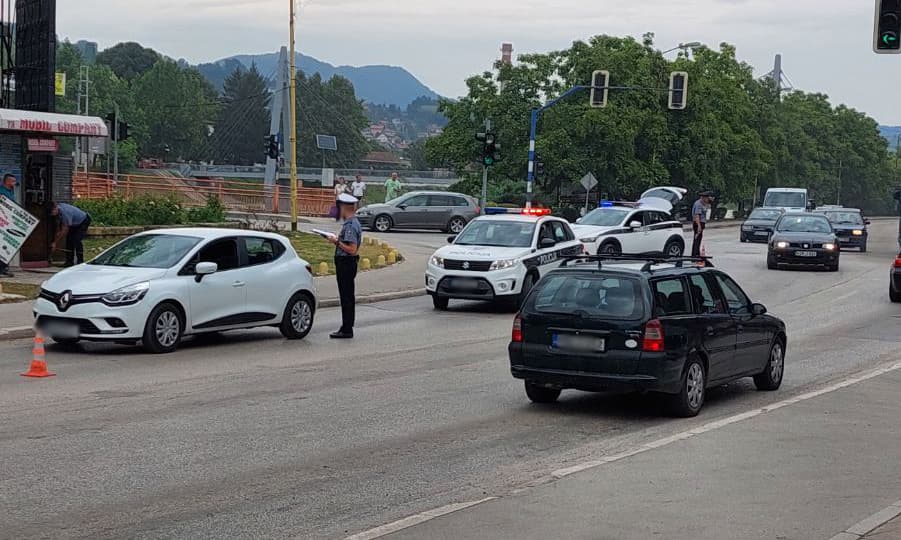 U saobraćajnoj nezgodi u Zavidovićima udaren pješak