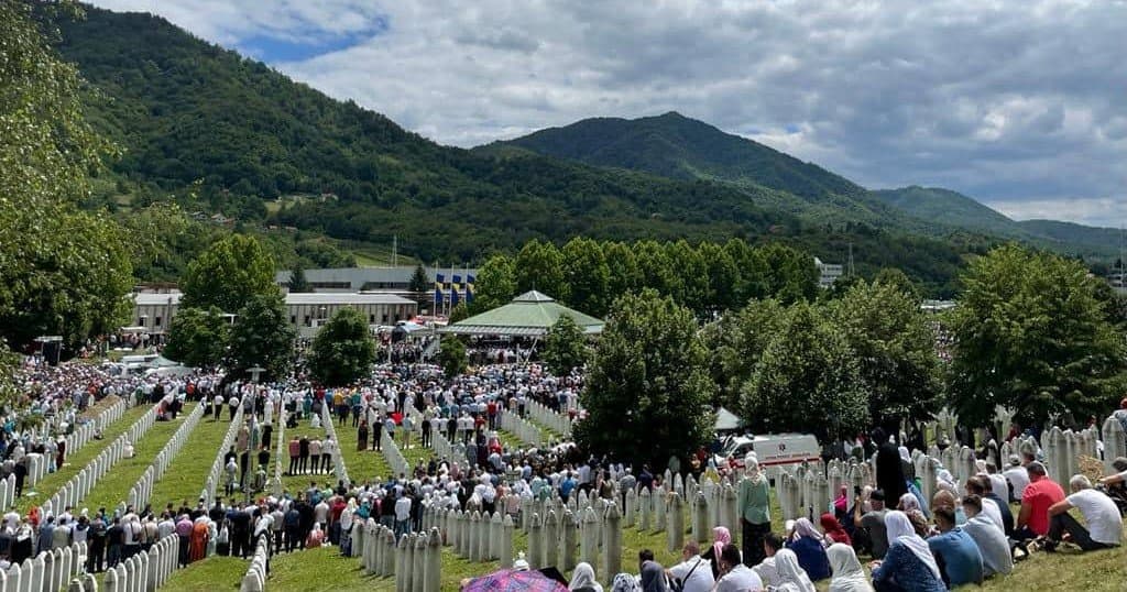 U Potočarima klanjana dženaza žrtvama genocida