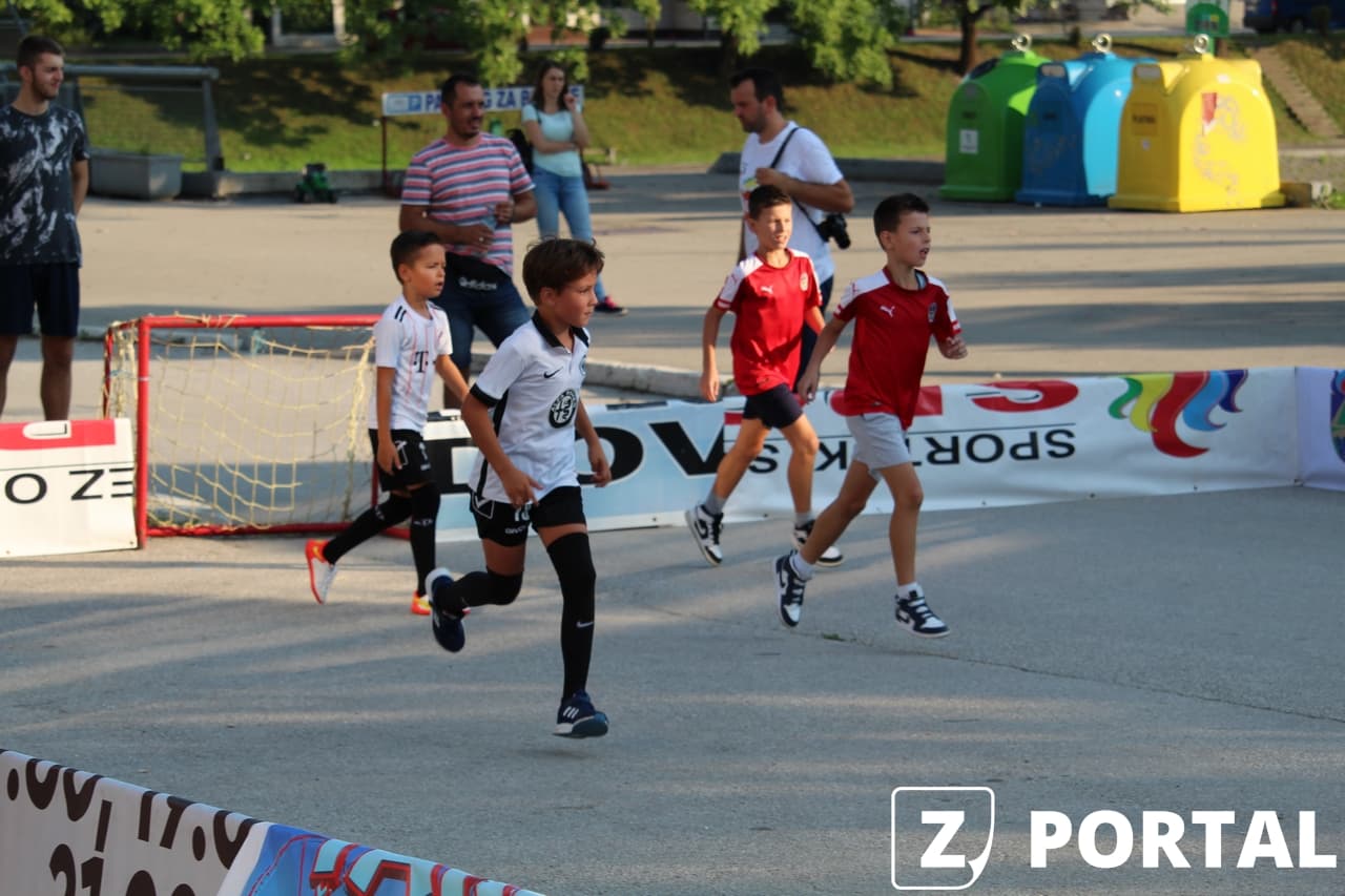 U okviru mantifestacije “Ljeto u gradu 2022” održan dječiji malonogometni turnir [FOTO]