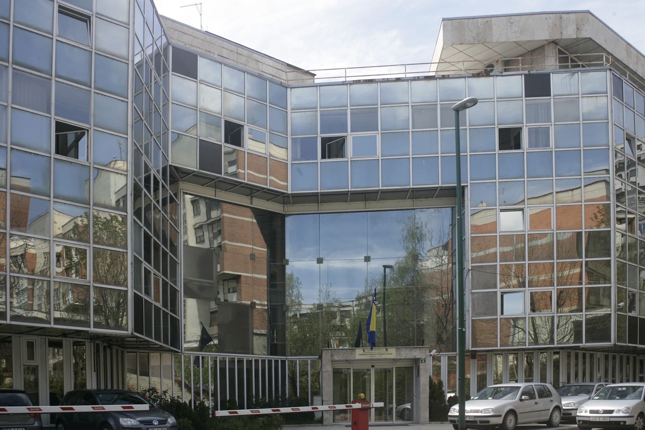 Porezna uprava FBiH: Povećani javni prihodi i broj zaposlenih u FBiH